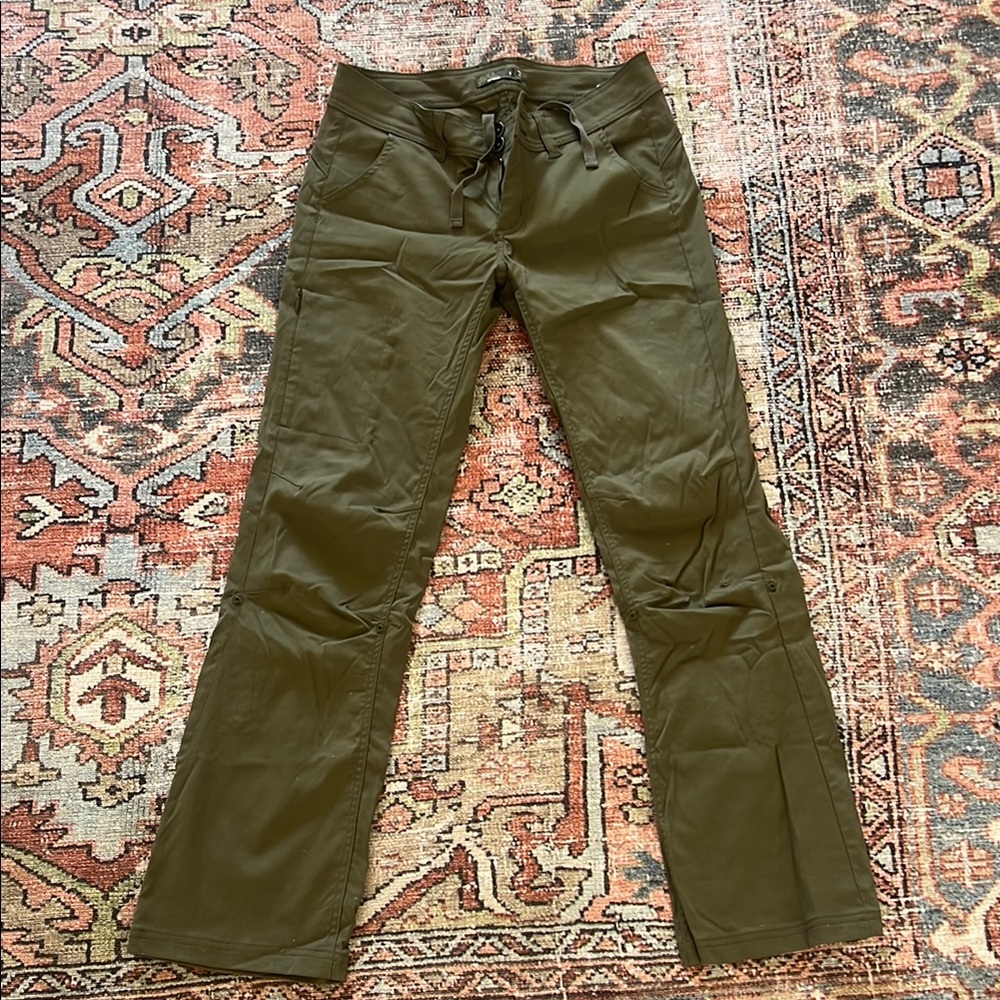 Prana olive green size 4 Hiking Pants, EUC